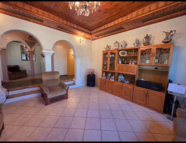 4 BEDROOM HOUSE FOR SALE IN VAN DYK PARK